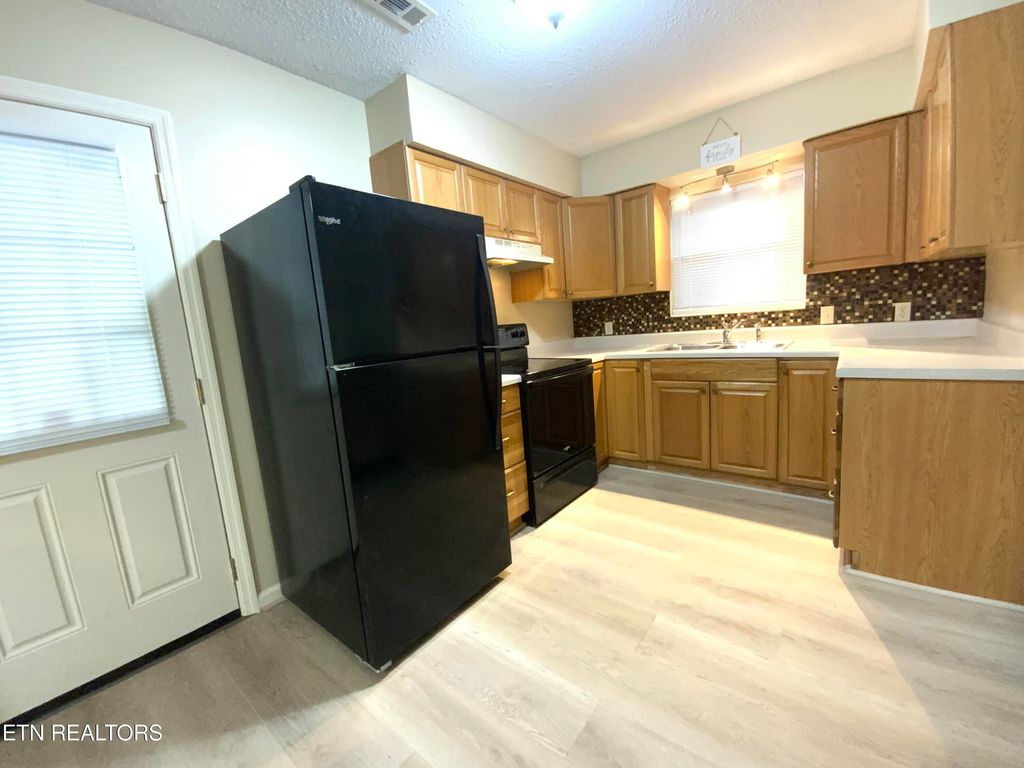 Photo of 717 Crestview Drive, Rockwood, TN 37854 (MLS # 1318340)