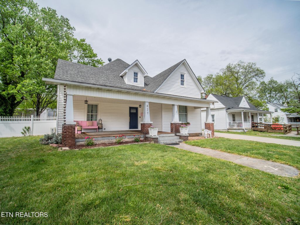 Photo of 827 Chickamauga Ave, Knoxville, TN 37917 (MLS # 1336737)