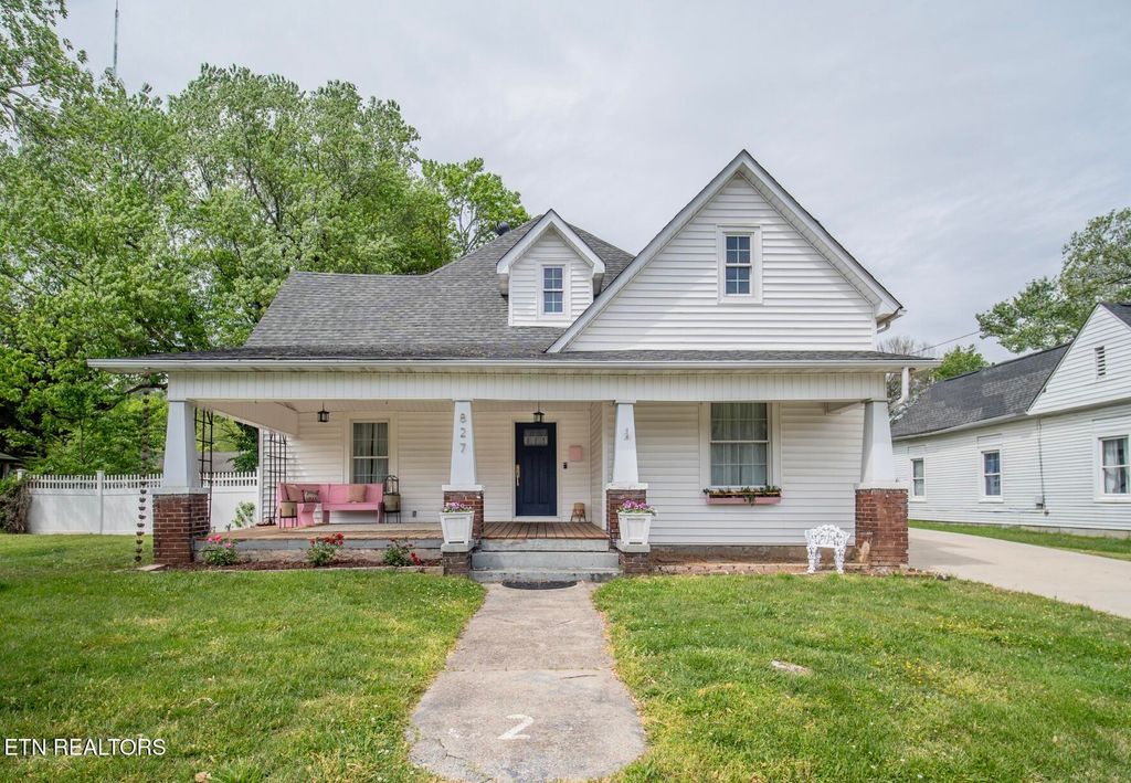 Photo of 827 Chickamauga Ave, Knoxville, TN 37917 (MLS # 1336737)