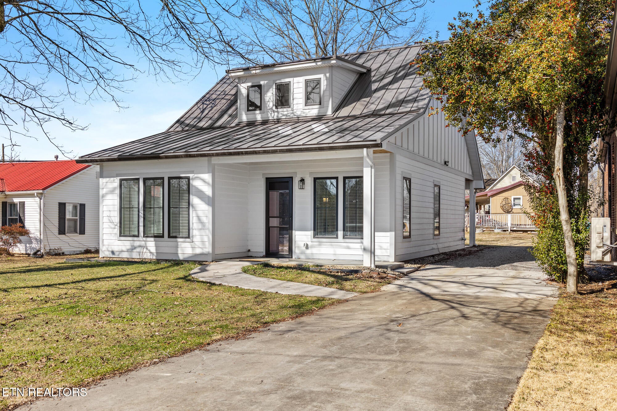 103 E Main St