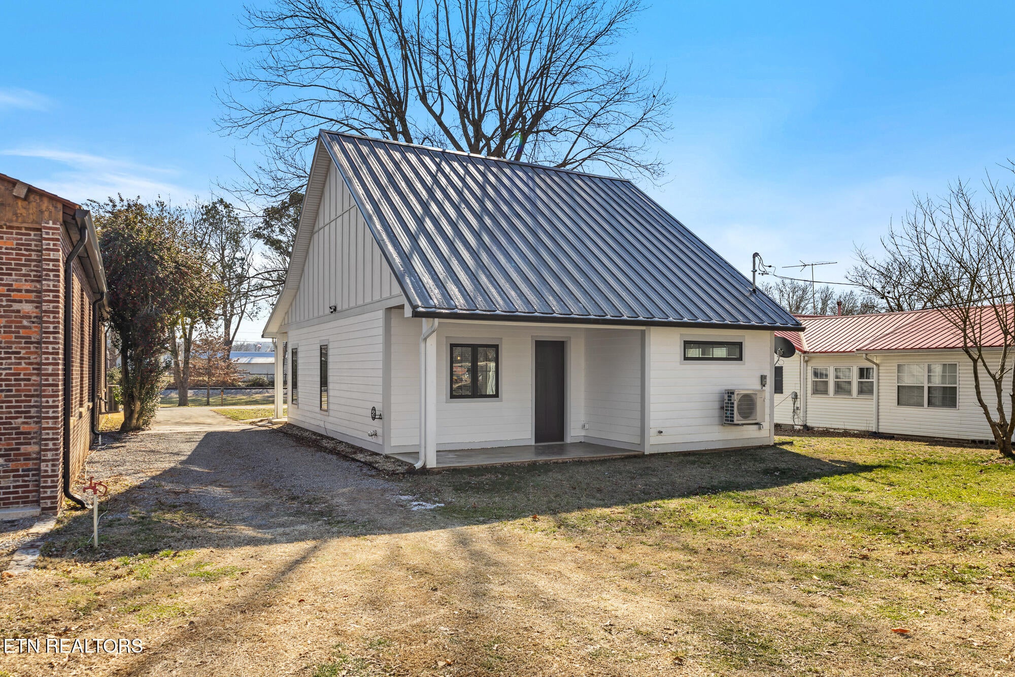 103 E Main St