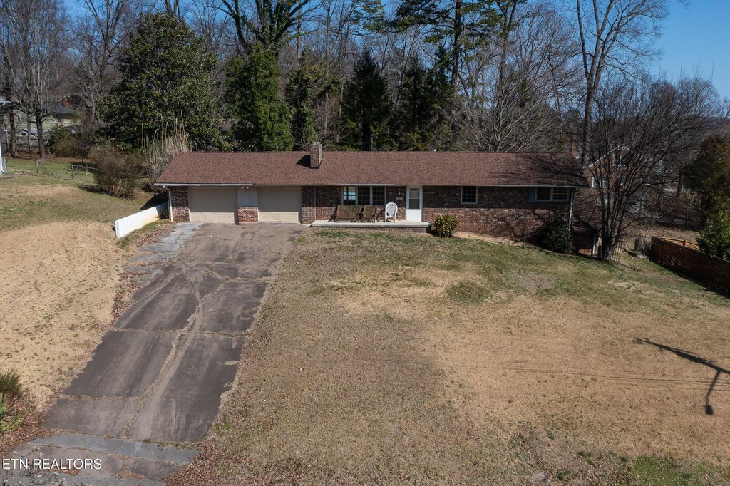 Photo of 2405 Monterey Rd, Knoxville, TN 37912 (MLS # 1330306)