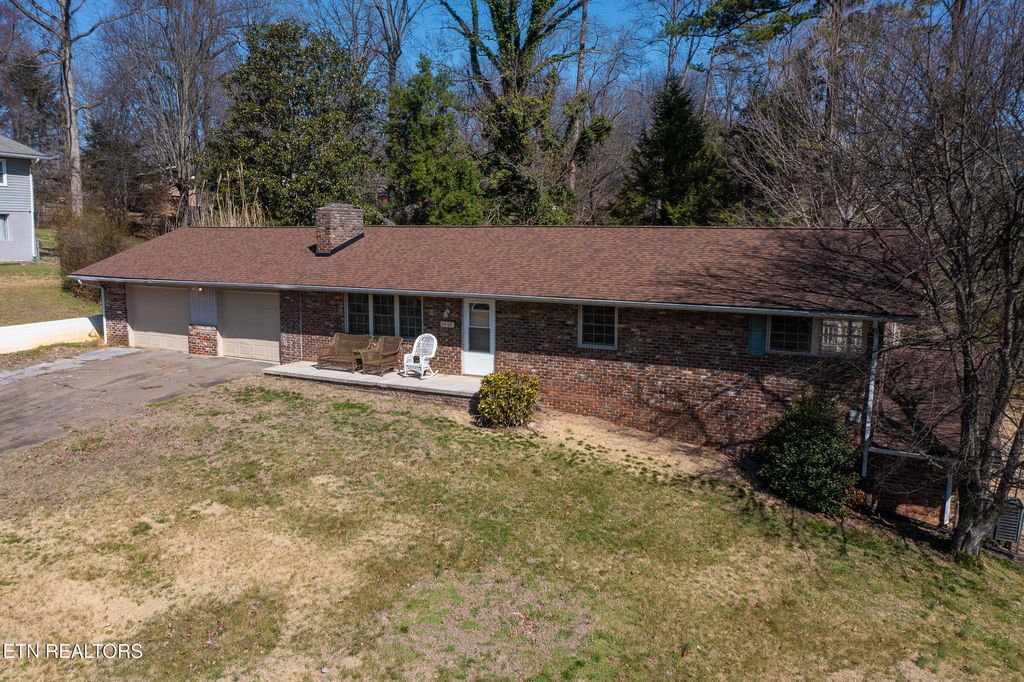 Photo of 2405 Monterey Rd, Knoxville, TN 37912 (MLS # 1330306)