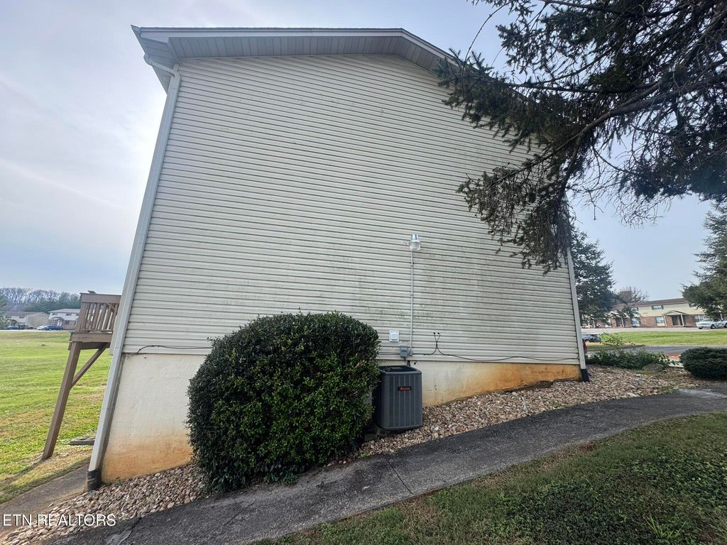 Photo of 1817 Meadowland Lane, Louisville, TN 37777 (MLS # 1323518)