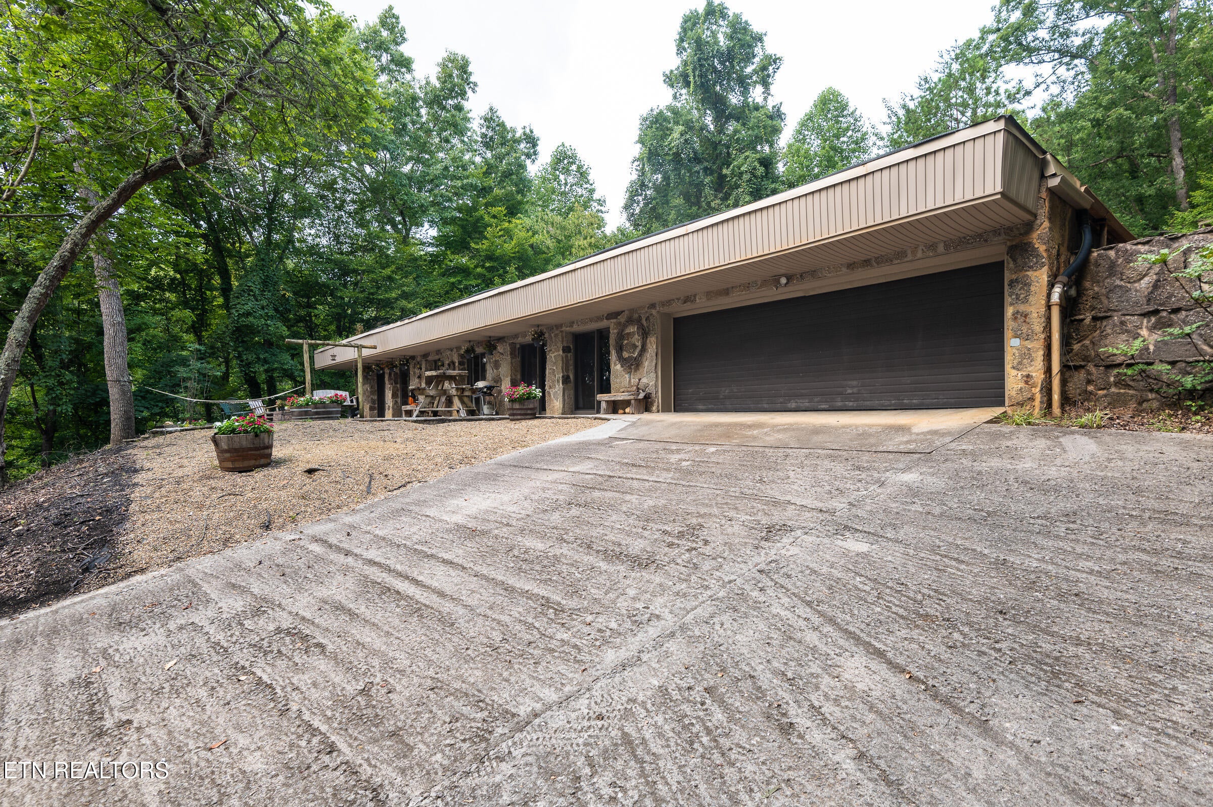 230 Comb Ridge Rd