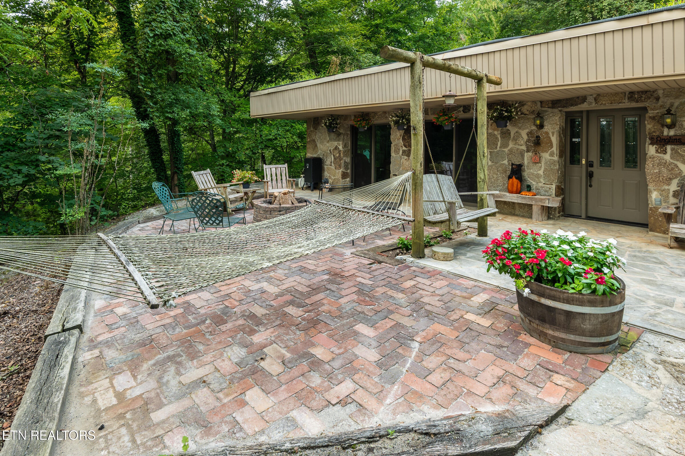 230 Comb Ridge Rd