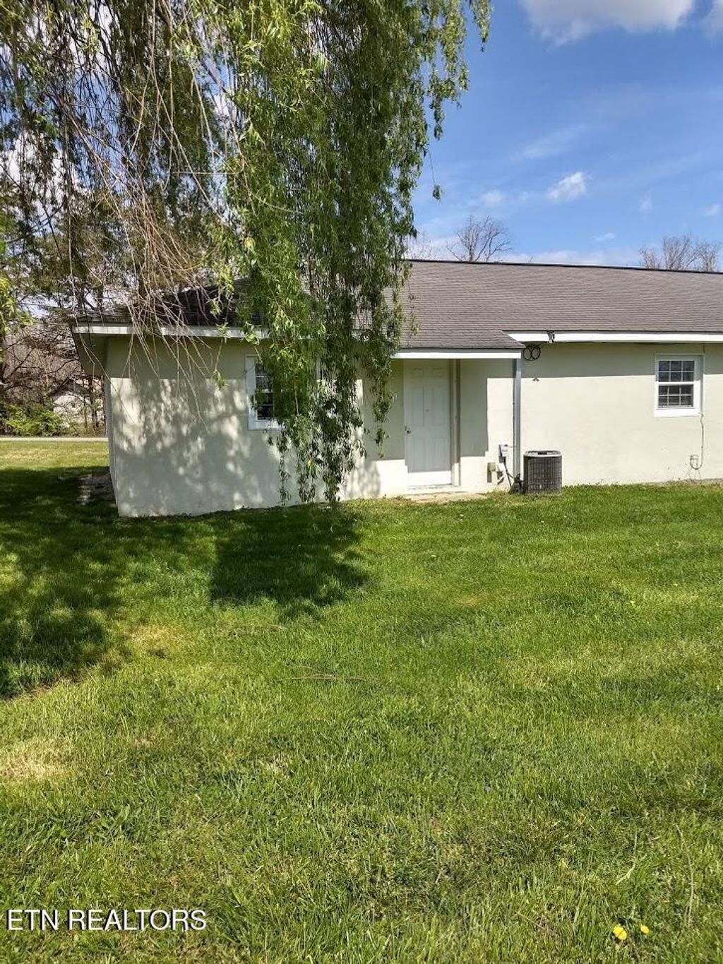 Photo of 1202 Bowman Loop, Crossville, TN 38571 (MLS # 1332025)