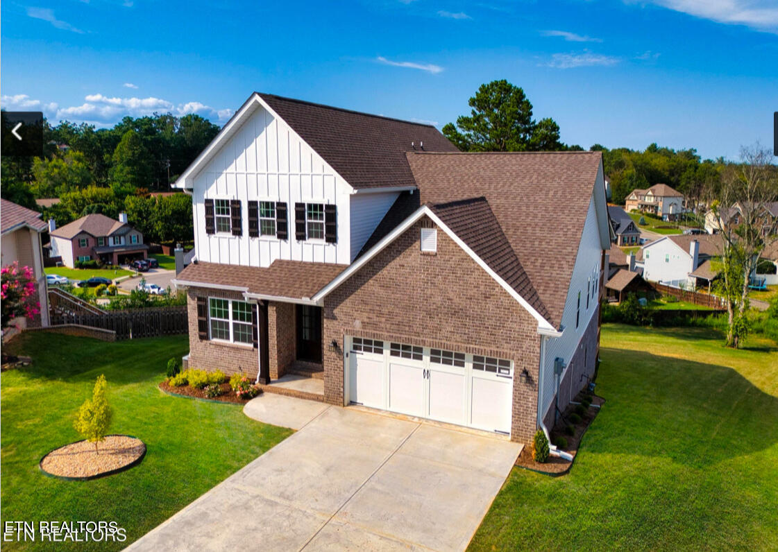 1094 W Glenview Drive