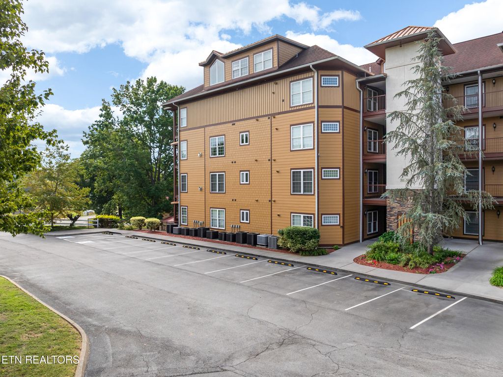 Photo of 527 River Place Way #516, Sevierville, TN 37862 (MLS # 1315875)