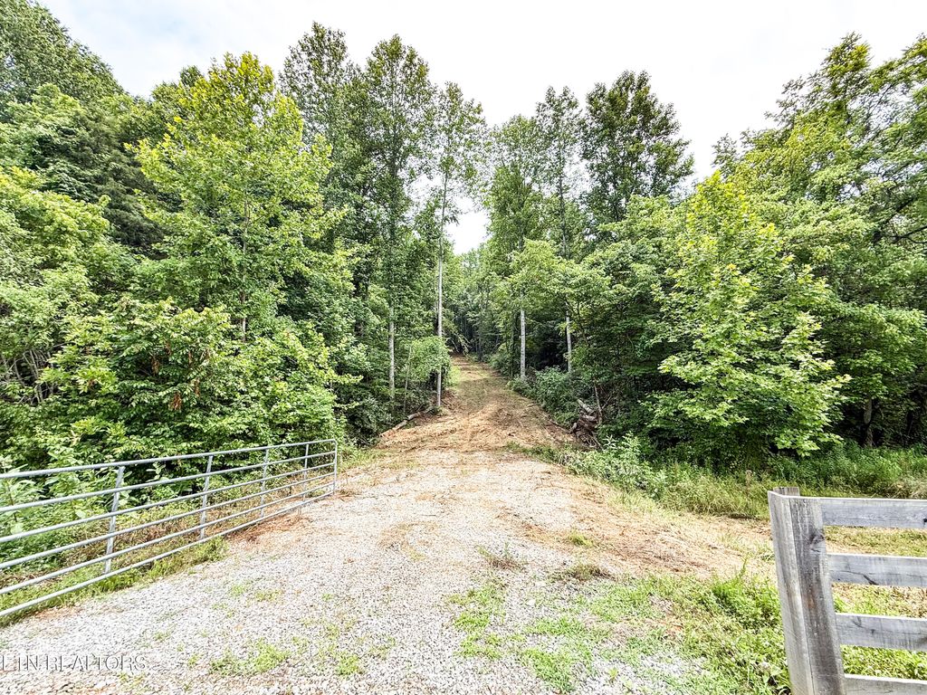 Photo of Forest Creek Pkwy, Oak Ridge, TN 37830 (MLS # 1304627)
