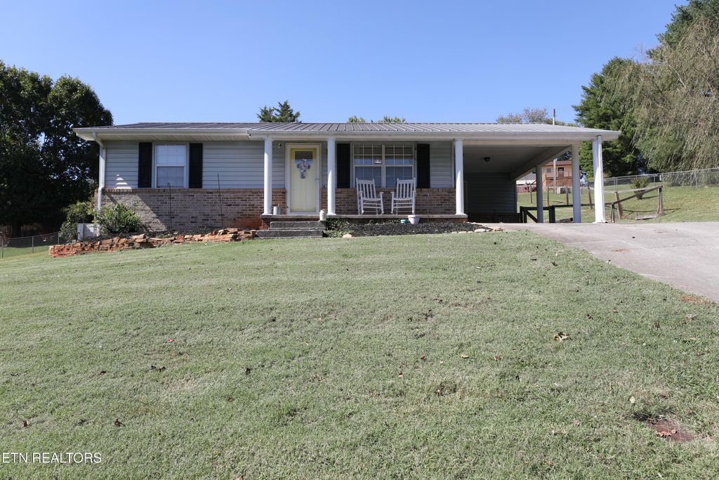 Photo of 207 Heuer St, Sweetwater, TN 37874 (MLS # 1279426)