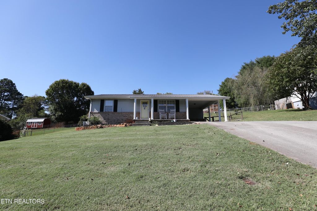 Photo of 207 Heuer St, Sweetwater, TN 37874 (MLS # 1279426)