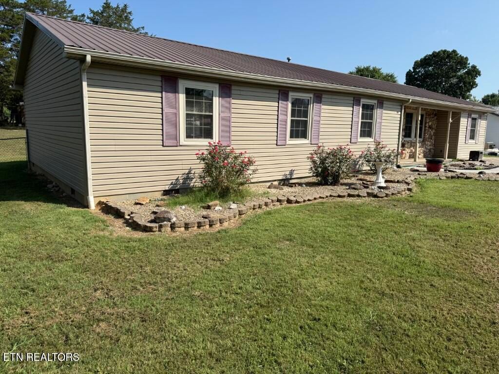 Photo of 324 Farris Circle, LaFollette, TN 37766 (MLS # 1313196)
