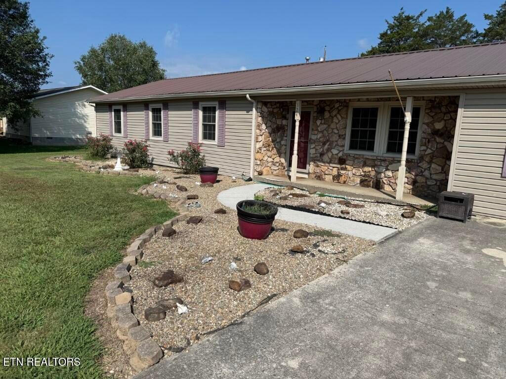 Photo of 324 Farris Circle, LaFollette, TN 37766 (MLS # 1313196)