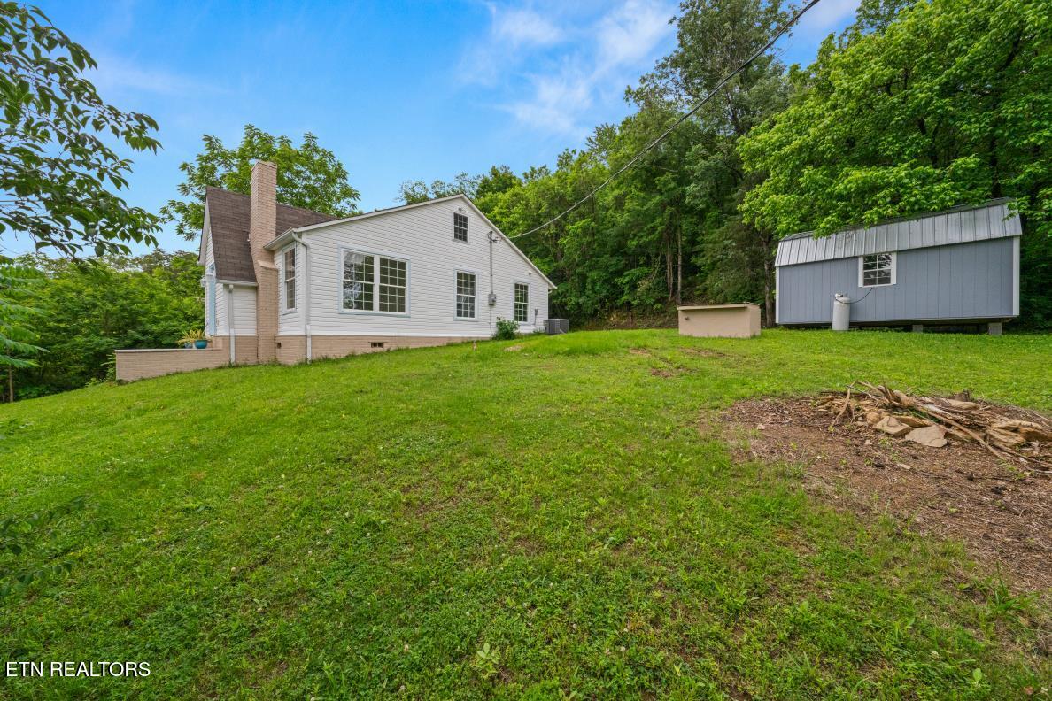 739 W Main St
