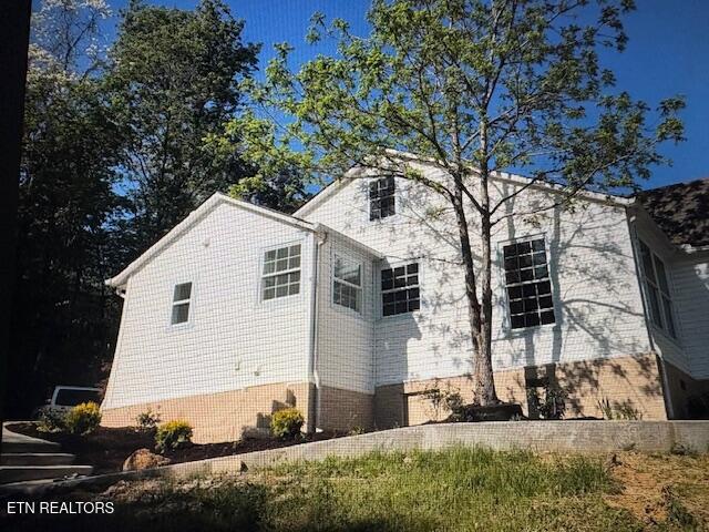 739 W Main St
