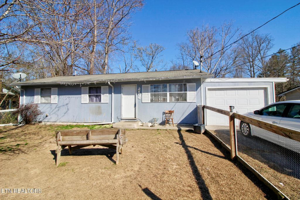 Photo of 724 Sleepy Hollow Rd, Oliver Springs, TN 37840 (MLS # 1251769)