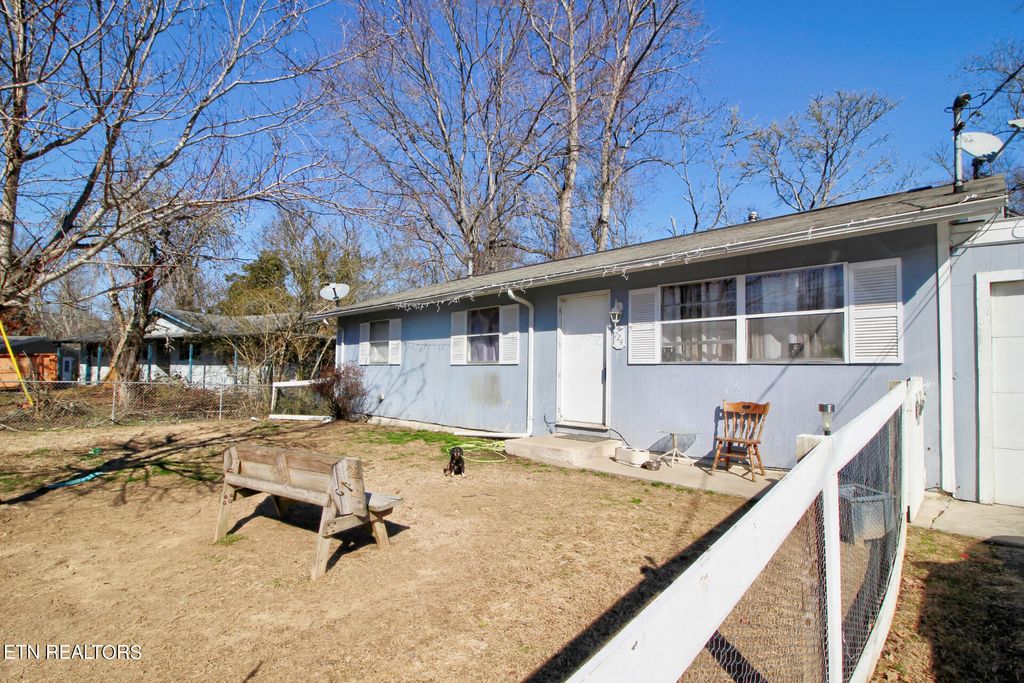 Photo of 724 Sleepy Hollow Rd, Oliver Springs, TN 37840 (MLS # 1251769)