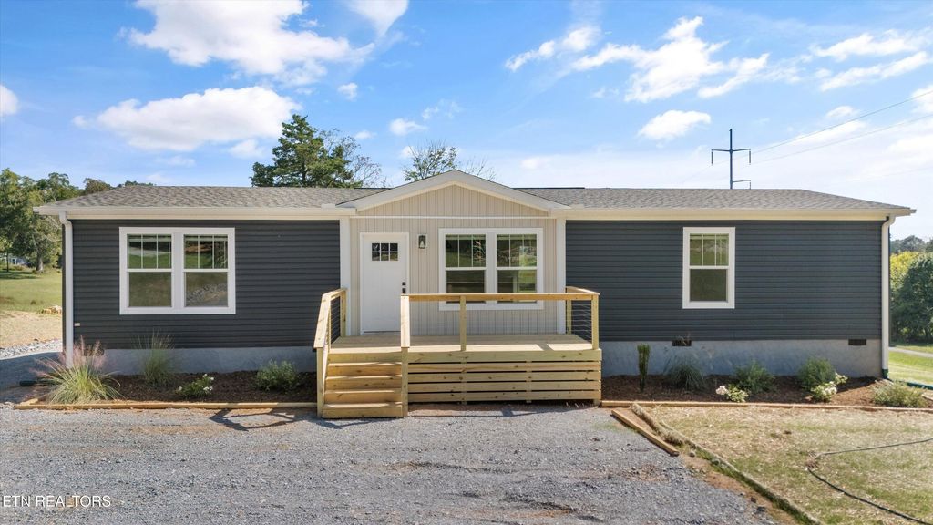 Photo of 338 Greenbriar Rd, Sweetwater, TN 37874 (MLS # 1317501)