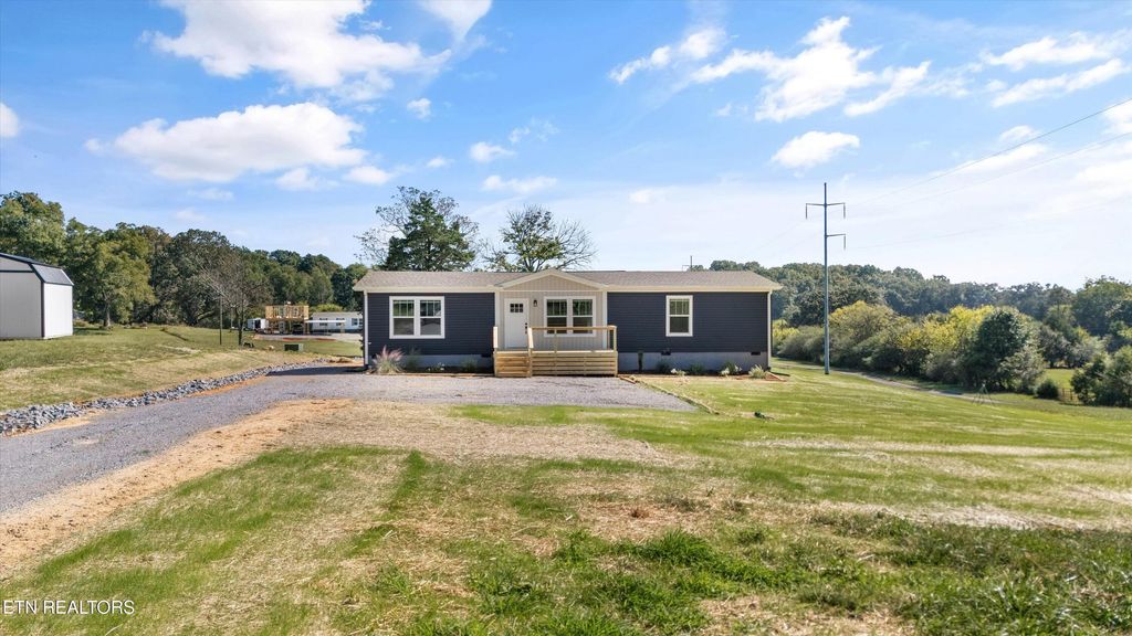 Photo of 338 Greenbriar Rd, Sweetwater, TN 37874 (MLS # 1317501)