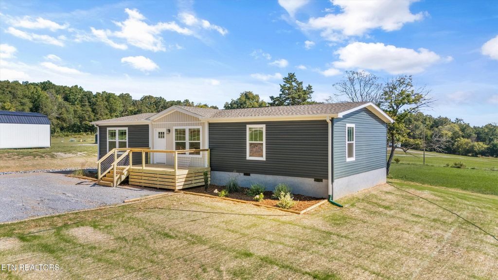 Photo of 338 Greenbriar Rd, Sweetwater, TN 37874 (MLS # 1317501)