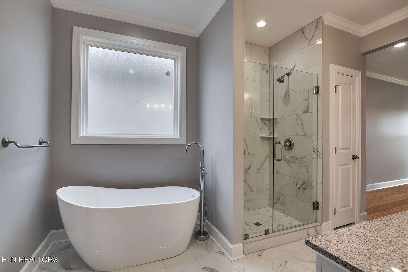 Loudon, Tennessee 37774, United States, 4 Bedrooms Bedrooms, ,5 BathroomsBathrooms,Residential,Active,90530