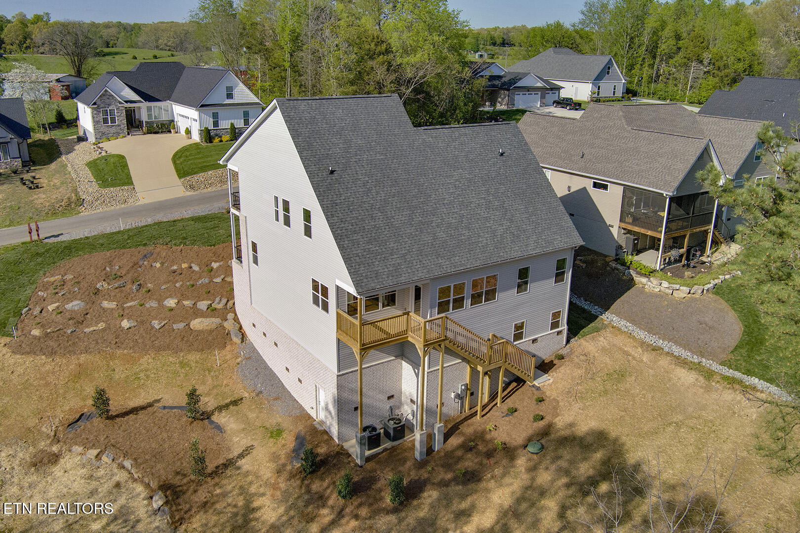 Loudon, Tennessee 37774, United States, 4 Bedrooms Bedrooms, ,5 BathroomsBathrooms,Residential,Active,90530