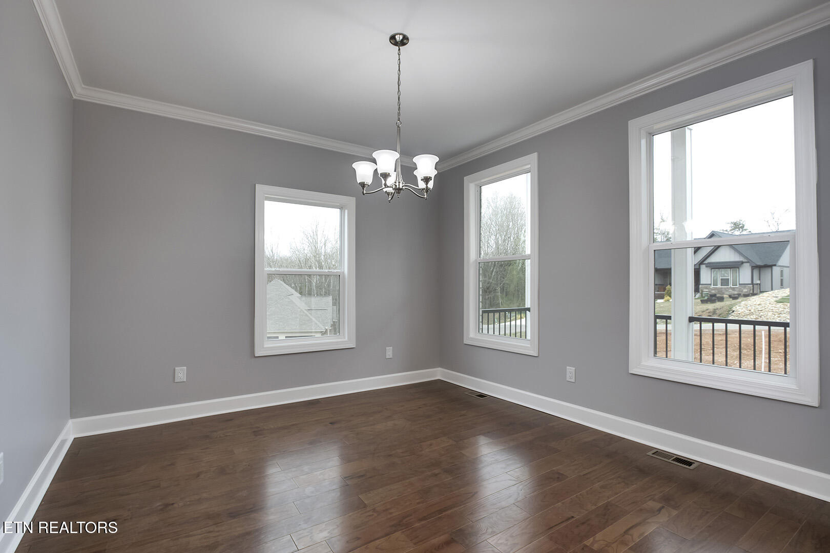 Loudon, Tennessee 37774, United States, 4 Bedrooms Bedrooms, ,5 BathroomsBathrooms,Residential,Active,90530