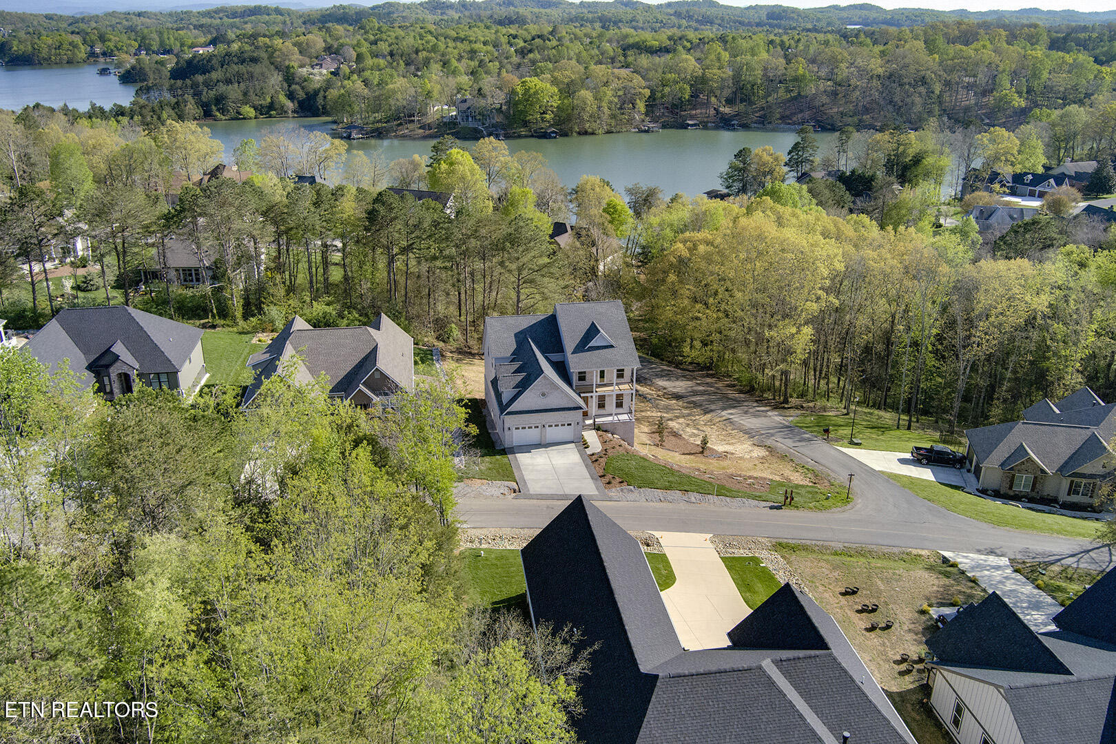 Loudon, Tennessee 37774, United States, 4 Bedrooms Bedrooms, ,5 BathroomsBathrooms,Residential,Active,90530