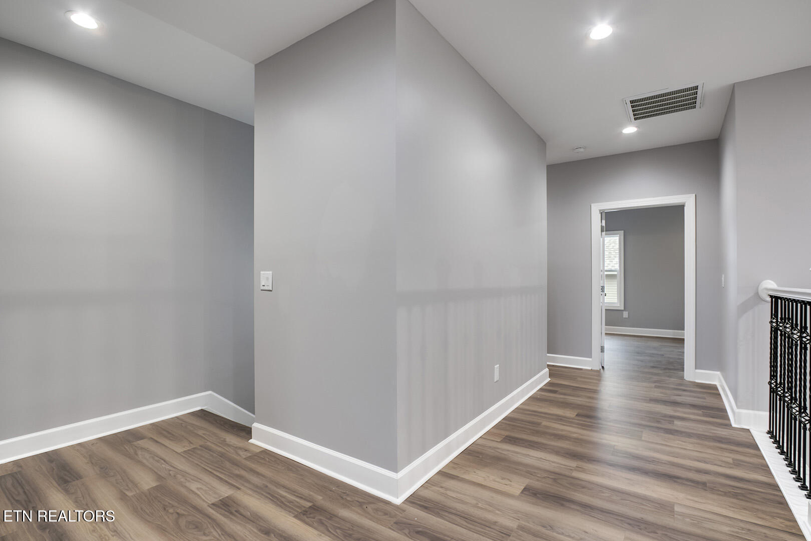 Loudon, Tennessee 37774, United States, 4 Bedrooms Bedrooms, ,5 BathroomsBathrooms,Residential,Active,90530