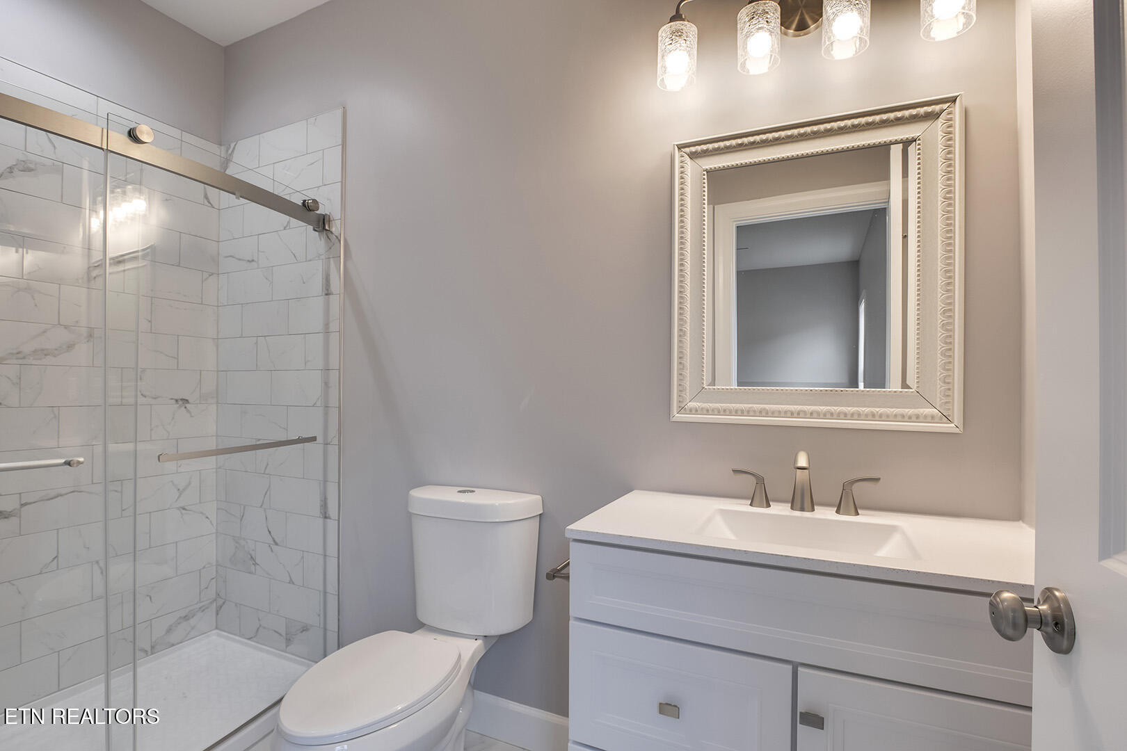 Loudon, Tennessee 37774, United States, 4 Bedrooms Bedrooms, ,5 BathroomsBathrooms,Residential,Active,90530