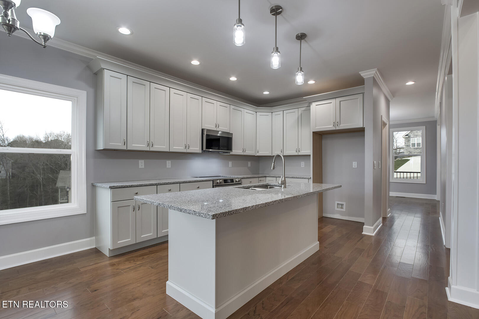 Loudon, Tennessee 37774, United States, 4 Bedrooms Bedrooms, ,5 BathroomsBathrooms,Residential,Active,90530