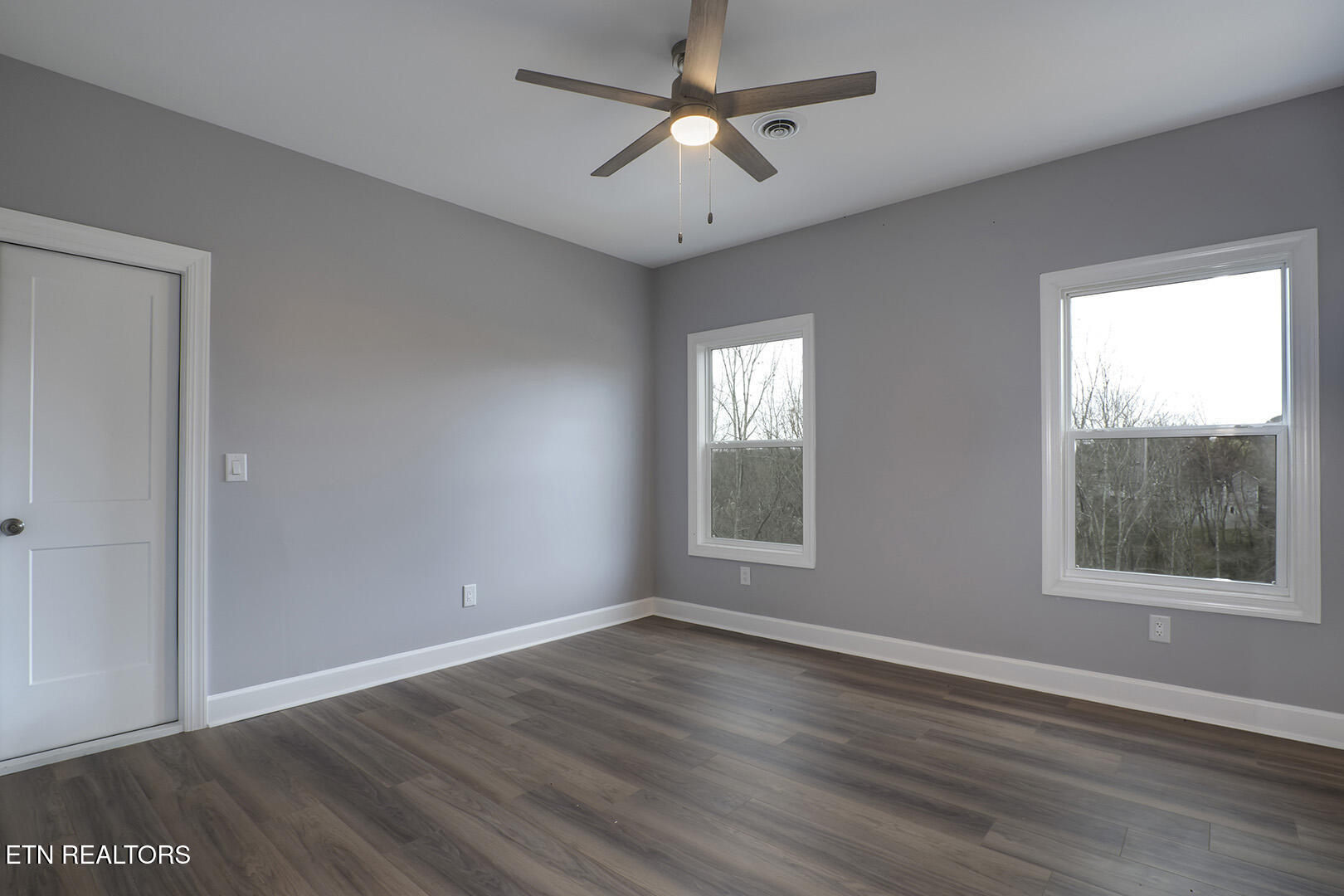 Loudon, Tennessee 37774, United States, 4 Bedrooms Bedrooms, ,5 BathroomsBathrooms,Residential,Active,90530