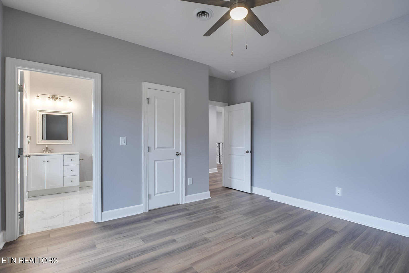 Loudon, Tennessee 37774, United States, 4 Bedrooms Bedrooms, ,5 BathroomsBathrooms,Residential,Active,90530