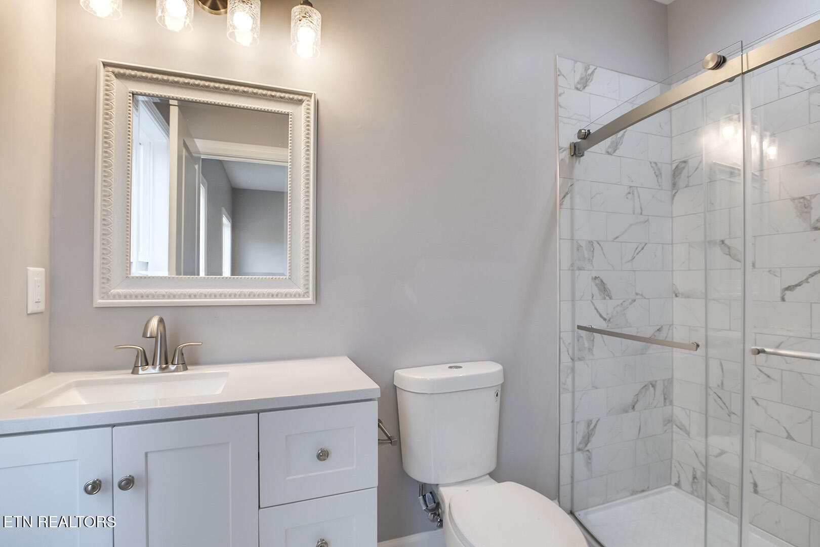 Loudon, Tennessee 37774, United States, 4 Bedrooms Bedrooms, ,5 BathroomsBathrooms,Residential,Active,90530