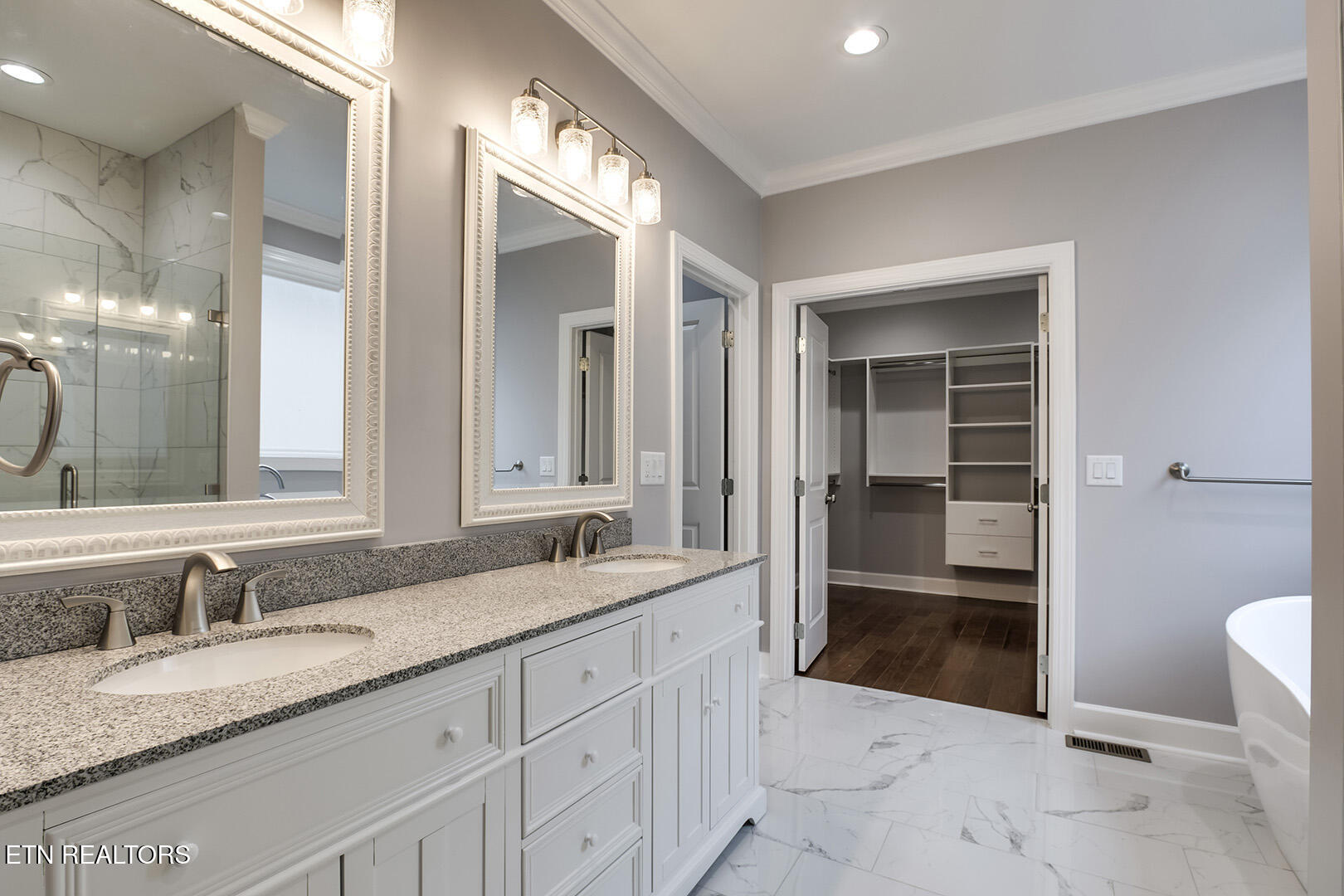 Loudon, Tennessee 37774, United States, 4 Bedrooms Bedrooms, ,5 BathroomsBathrooms,Residential,Active,90530