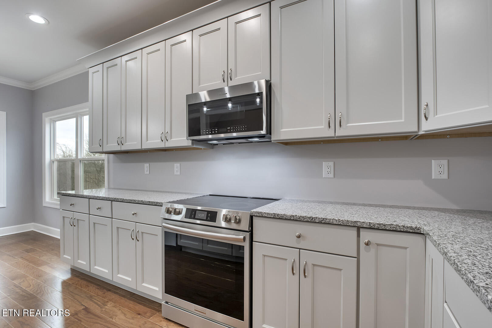 Loudon, Tennessee 37774, United States, 4 Bedrooms Bedrooms, ,5 BathroomsBathrooms,Residential,Active,90530