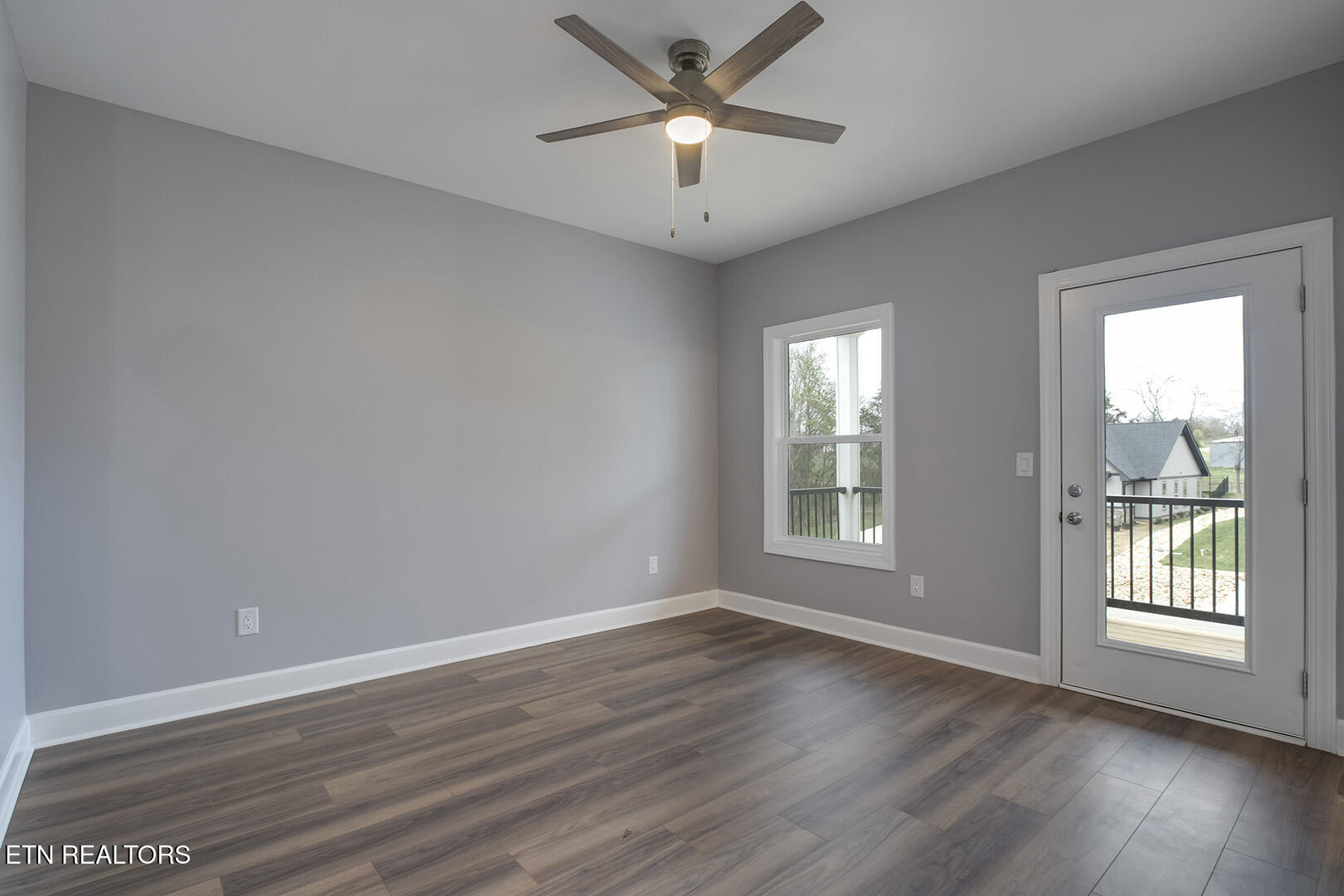 Loudon, Tennessee 37774, United States, 4 Bedrooms Bedrooms, ,5 BathroomsBathrooms,Residential,Active,90530