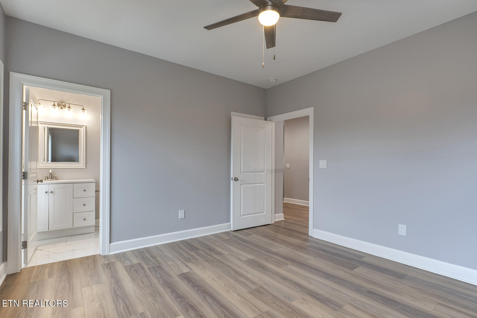 Loudon, Tennessee 37774, United States, 4 Bedrooms Bedrooms, ,5 BathroomsBathrooms,Residential,Active,90530