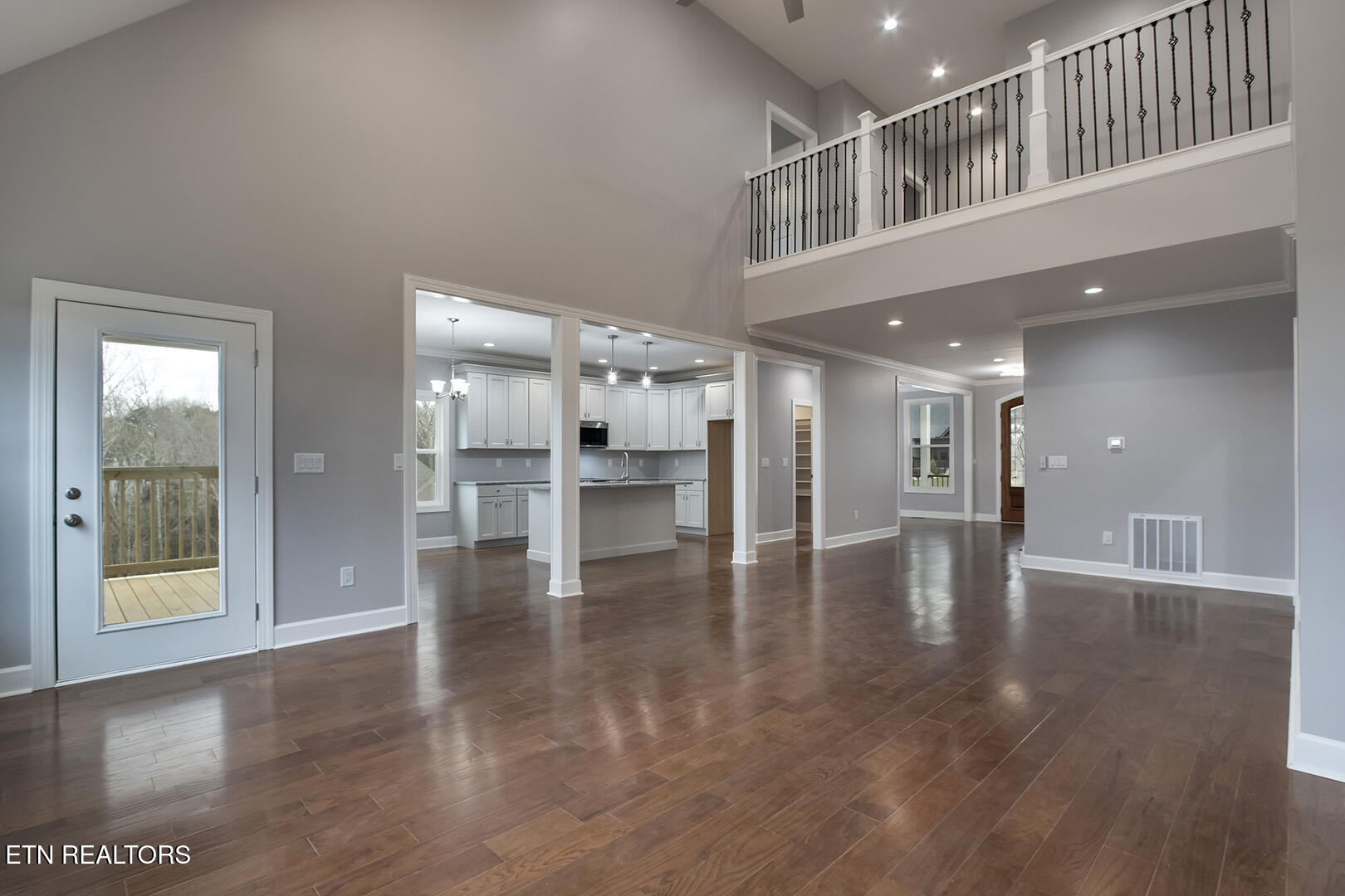 Loudon, Tennessee 37774, United States, 4 Bedrooms Bedrooms, ,5 BathroomsBathrooms,Residential,Active,90530