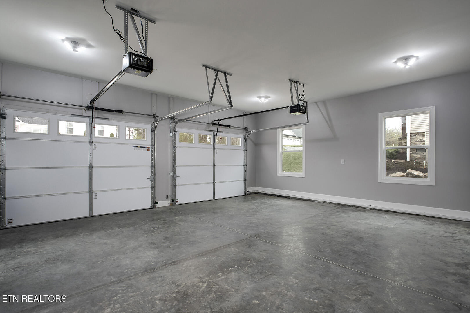 Loudon, Tennessee 37774, United States, 4 Bedrooms Bedrooms, ,5 BathroomsBathrooms,Residential,Active,90530