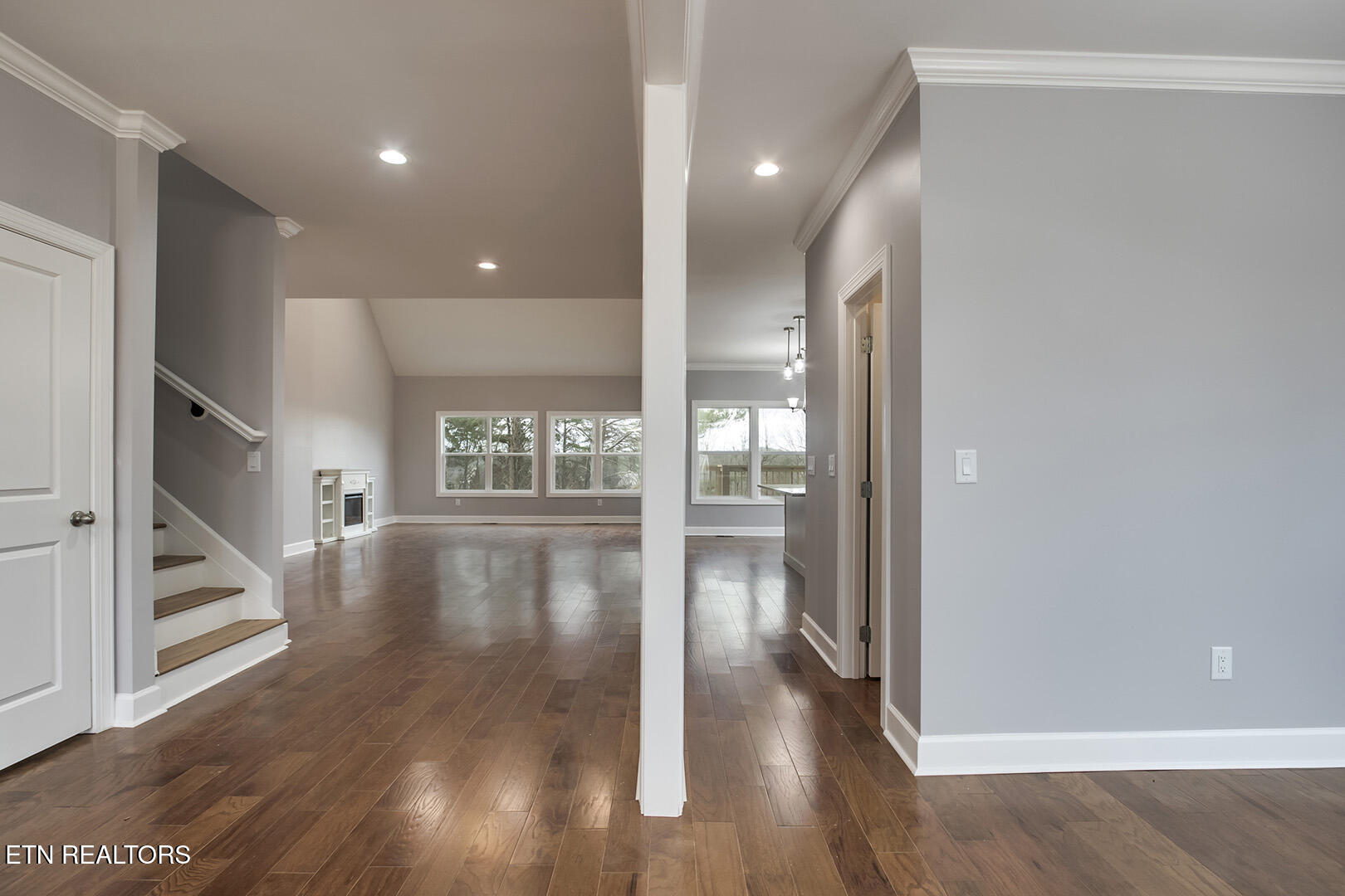 Loudon, Tennessee 37774, United States, 4 Bedrooms Bedrooms, ,5 BathroomsBathrooms,Residential,Active,90530