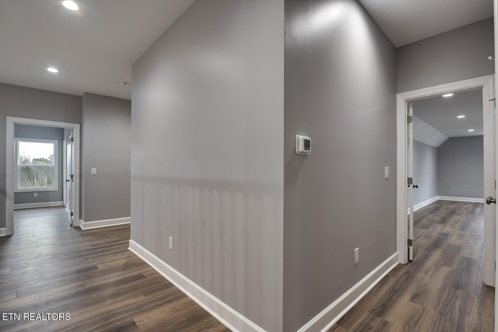 Loudon, Tennessee 37774, United States, 4 Bedrooms Bedrooms, ,5 BathroomsBathrooms,Residential,Active,90530