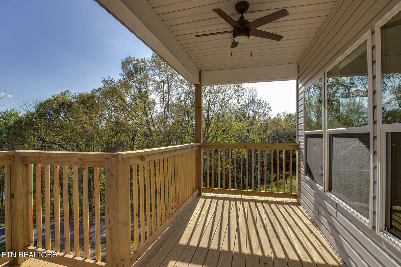 Loudon, Tennessee 37774, United States, 4 Bedrooms Bedrooms, ,5 BathroomsBathrooms,Residential,Active,90530