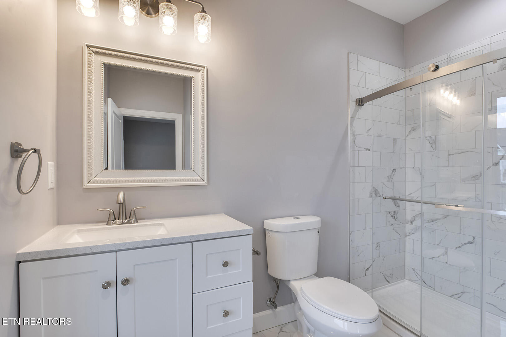 Loudon, Tennessee 37774, United States, 4 Bedrooms Bedrooms, ,5 BathroomsBathrooms,Residential,Active,90530