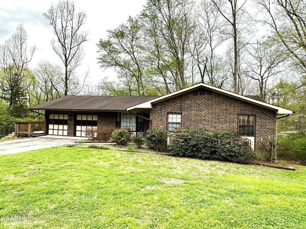 Photo of 220 Hermitage Drive, Oliver Springs, TN 37840 (MLS # 1224985)
