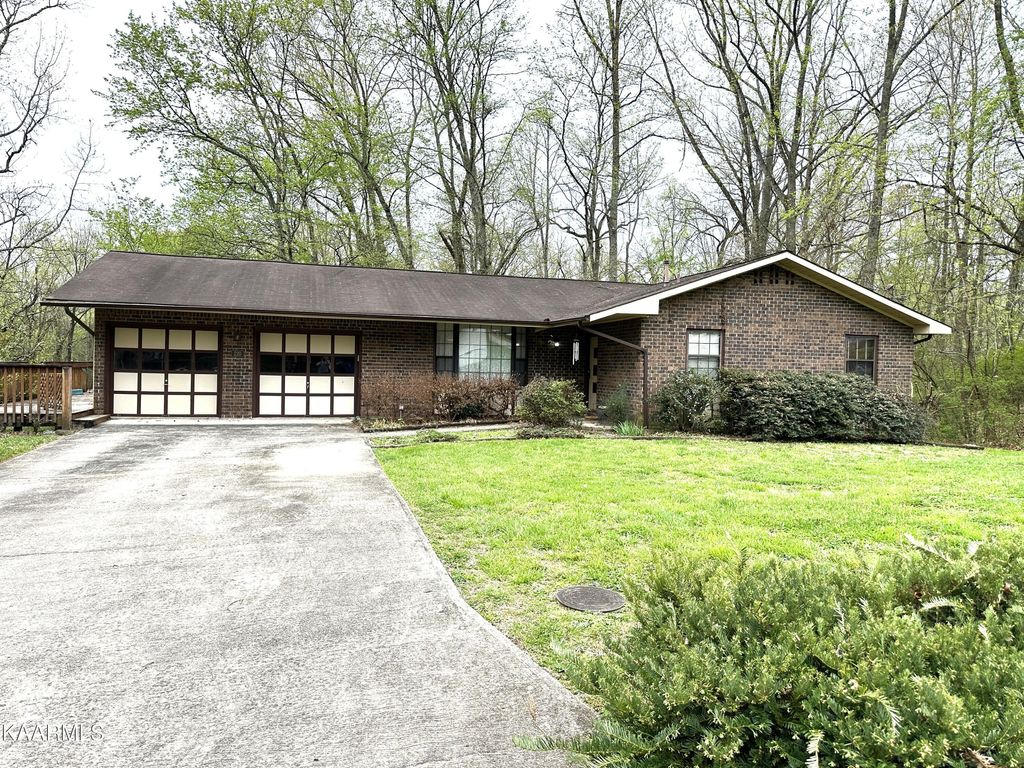 Photo of 220 Hermitage Drive, Oliver Springs, TN 37840 (MLS # 1224985)