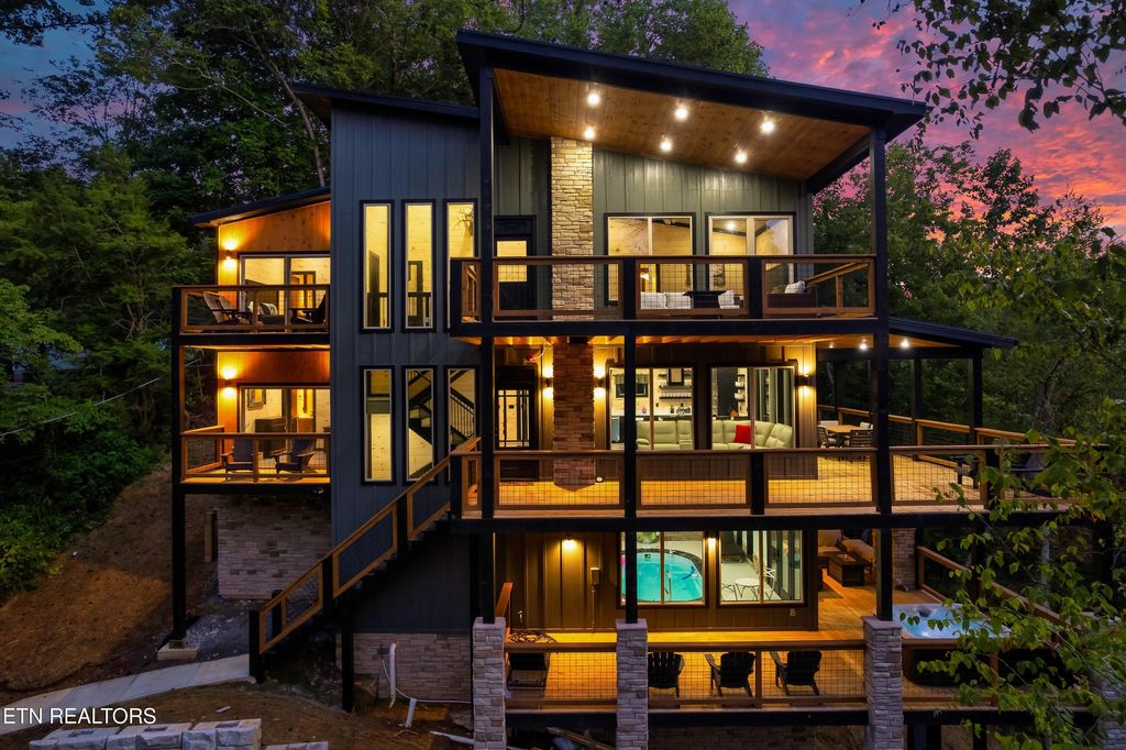 Photo of 1196 Cole Lane, Gatlinburg, TN 37738 (MLS # 1310730)