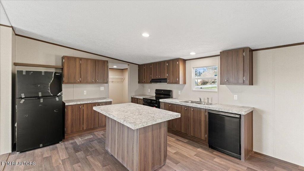 Photo of 403 Patton St, Sweetwater, TN 37874 (MLS # 1322014)