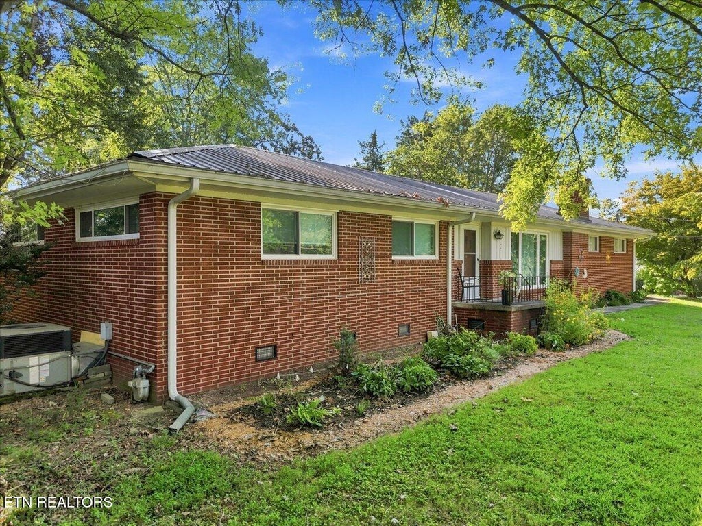 Photo of 109 Dartmouth Circle, Oak Ridge, TN 37830 (MLS # 1354842)